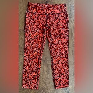 Nike women cropped  running leggings animal print Sz small